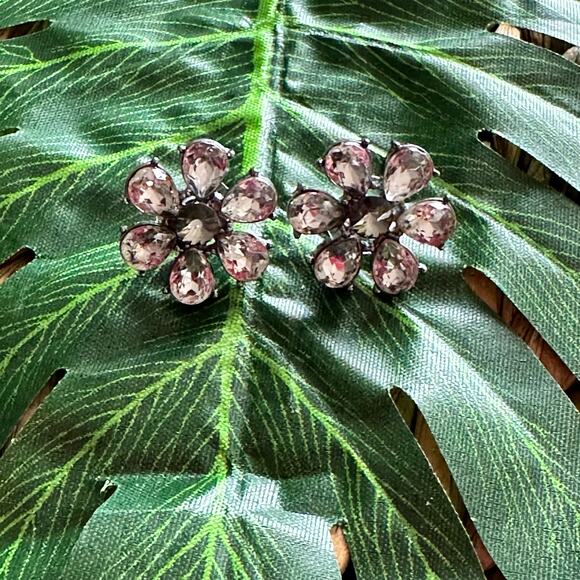 BOGO FREE GUNMETAL
FLOWER POST EARRINGS - Picture 6 of 6